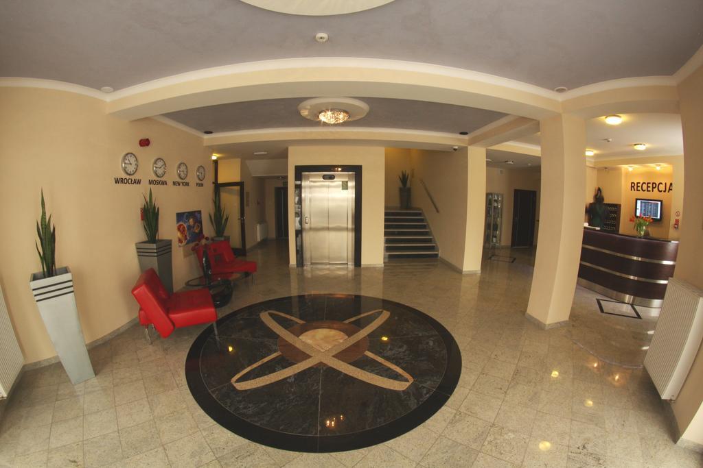 Hotel Kosmonauty Wroclaw-Airport Εξωτερικό φωτογραφία