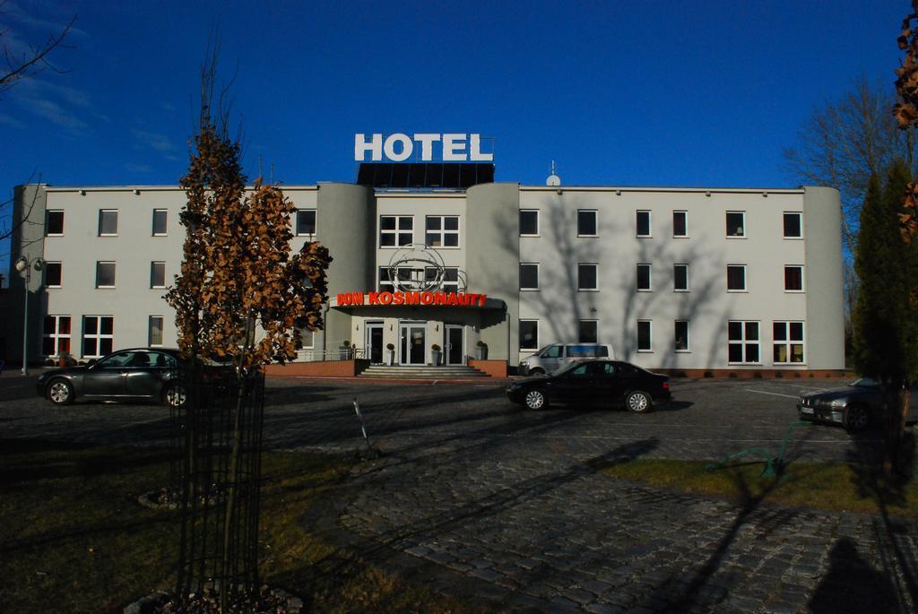 Hotel Kosmonauty Wroclaw-Airport Εξωτερικό φωτογραφία