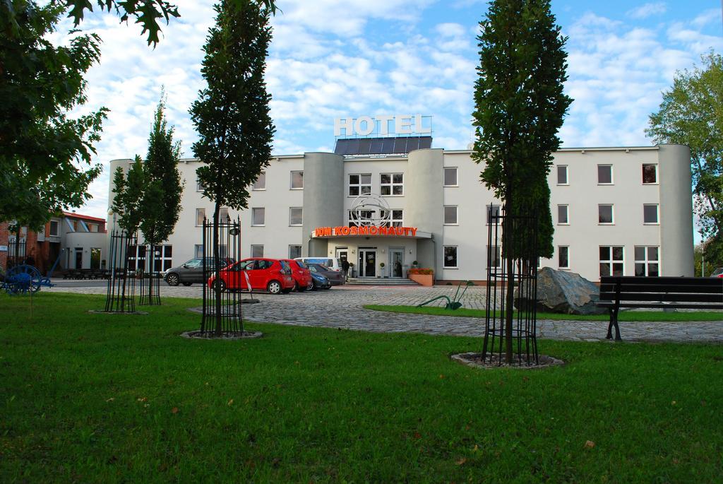 Hotel Kosmonauty Wroclaw-Airport Εξωτερικό φωτογραφία