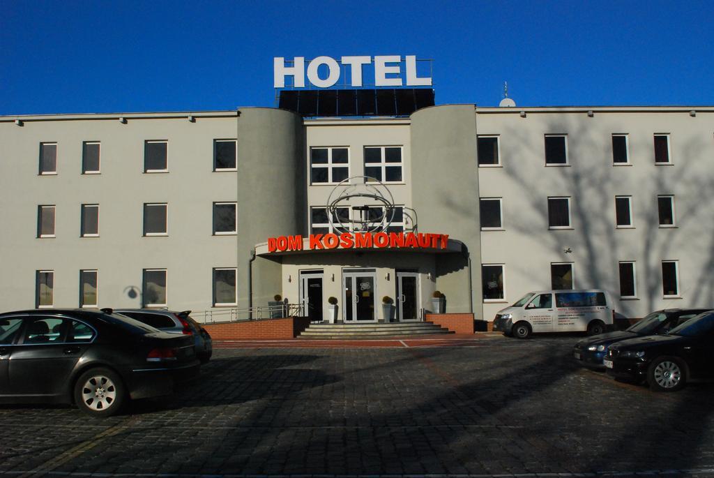 Hotel Kosmonauty Wroclaw-Airport Εξωτερικό φωτογραφία