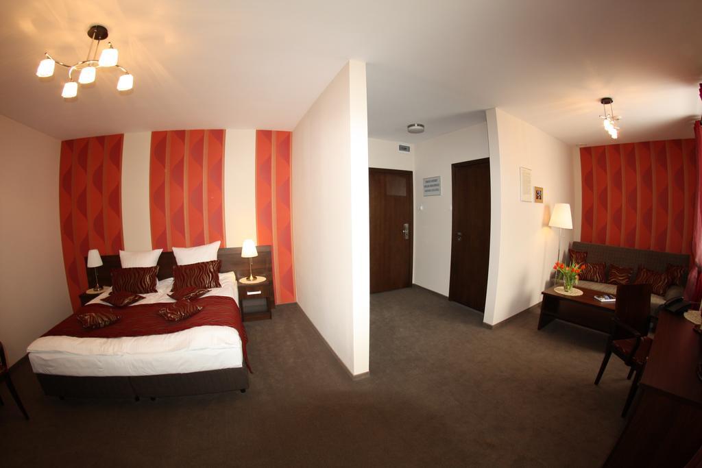 Hotel Kosmonauty Wroclaw-Airport Δωμάτιο φωτογραφία